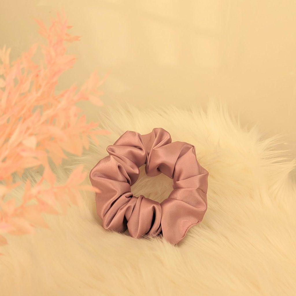 Schruncie σατέν ροζ